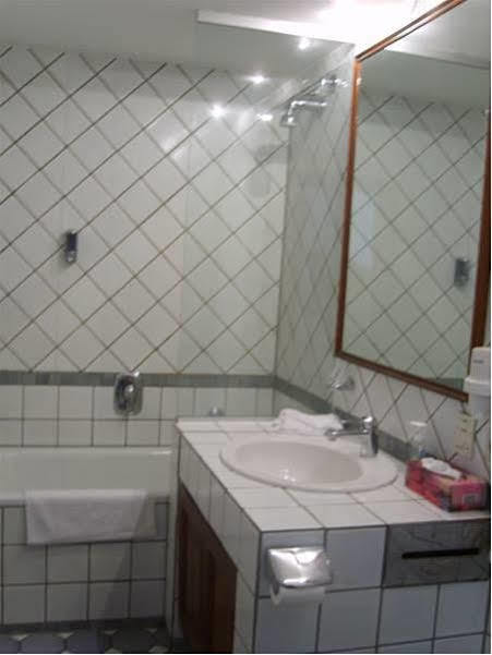 Hotel Schnookeloch ไฮเดลเบิร์ก ภายนอก รูปภาพ
