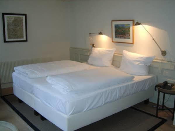 Hotel Schnookeloch ไฮเดลเบิร์ก ภายนอก รูปภาพ